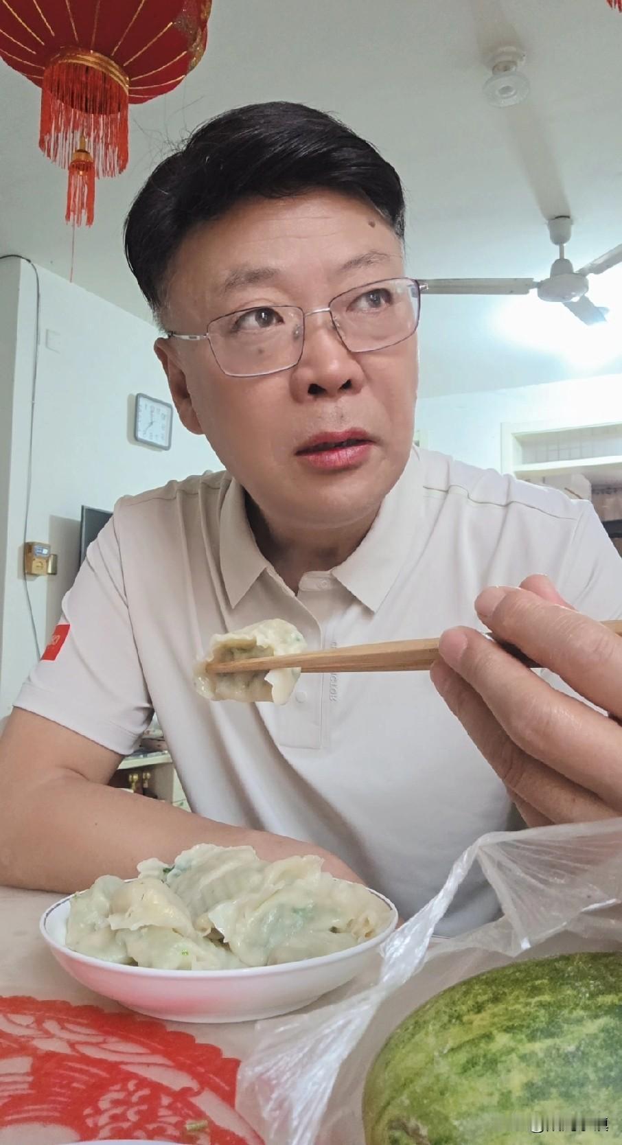 开心：今天有两个陌生人，给了我同样的结论……

上午打车去医院，上车后，驾驶员看