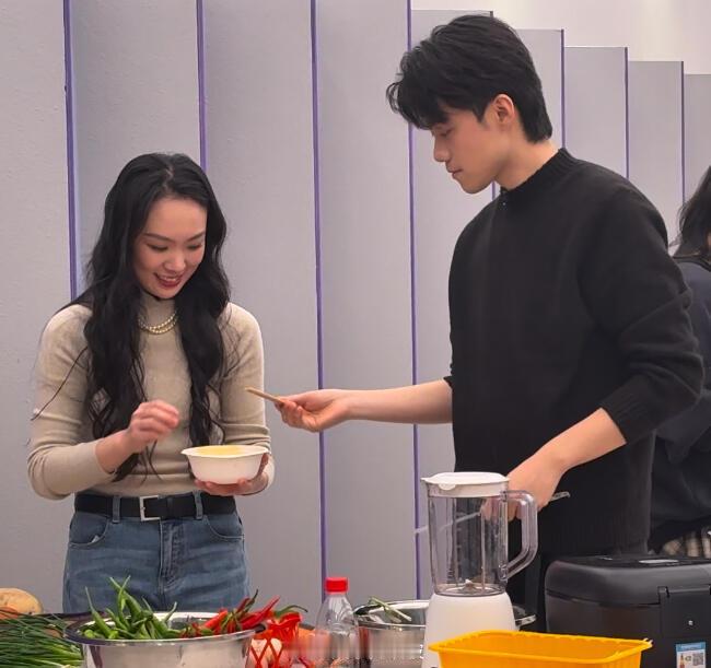 谁家把音综变恋综了谁家音综变恋综了？原来是《声鸣远扬》！苗梦初苏杭做饭互动太好嗑