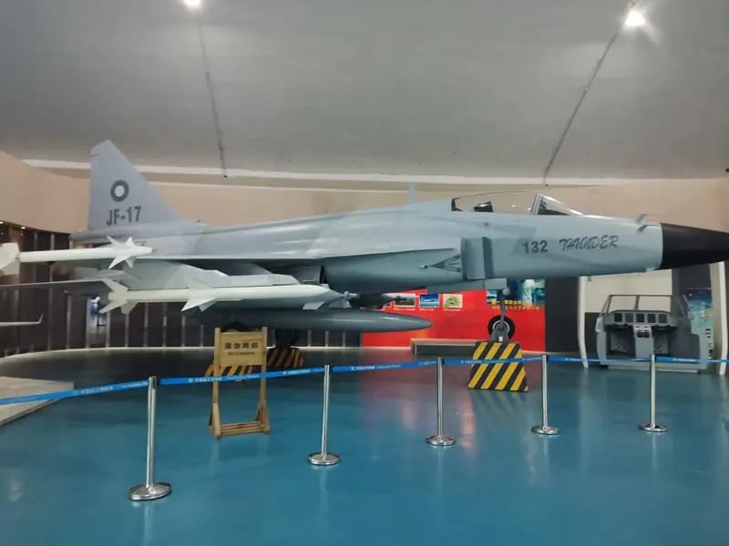 多国抢购“枭龙”战斗机这事可太火了！“枭龙”即JF - 17“雷电”，是中巴联合