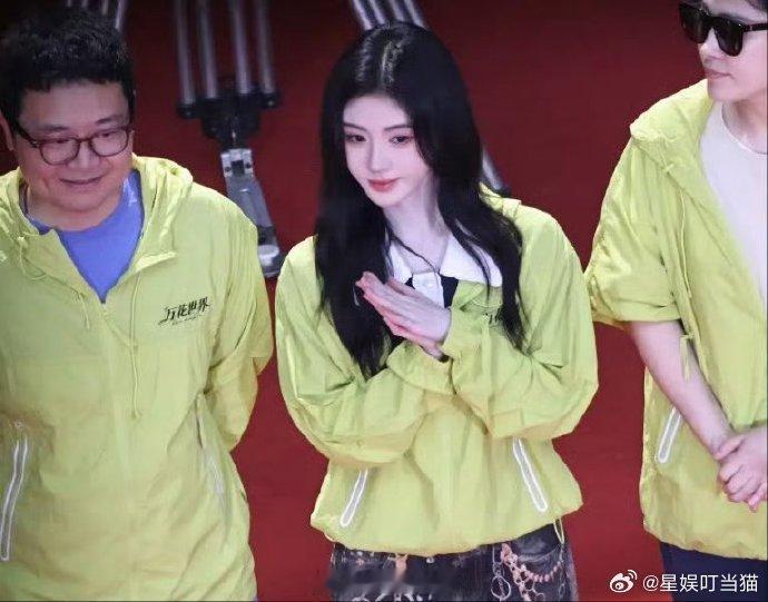 鞠婧祎万花世界开机造型鞠婧祎万花世界开机状态鞠婧祎万花世界状态 品牌方为鞠婧祎万