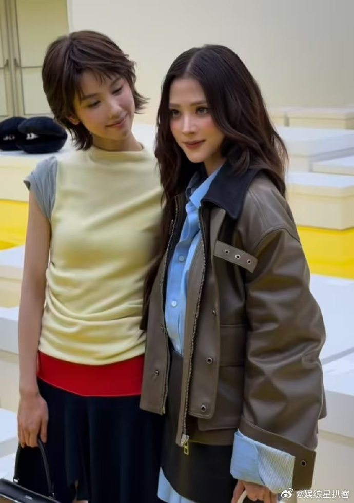 陈都灵小水同框陈都灵小水合照 高颜值组合上线看秀，陈都灵与小水同框优雅又吸睛，画
