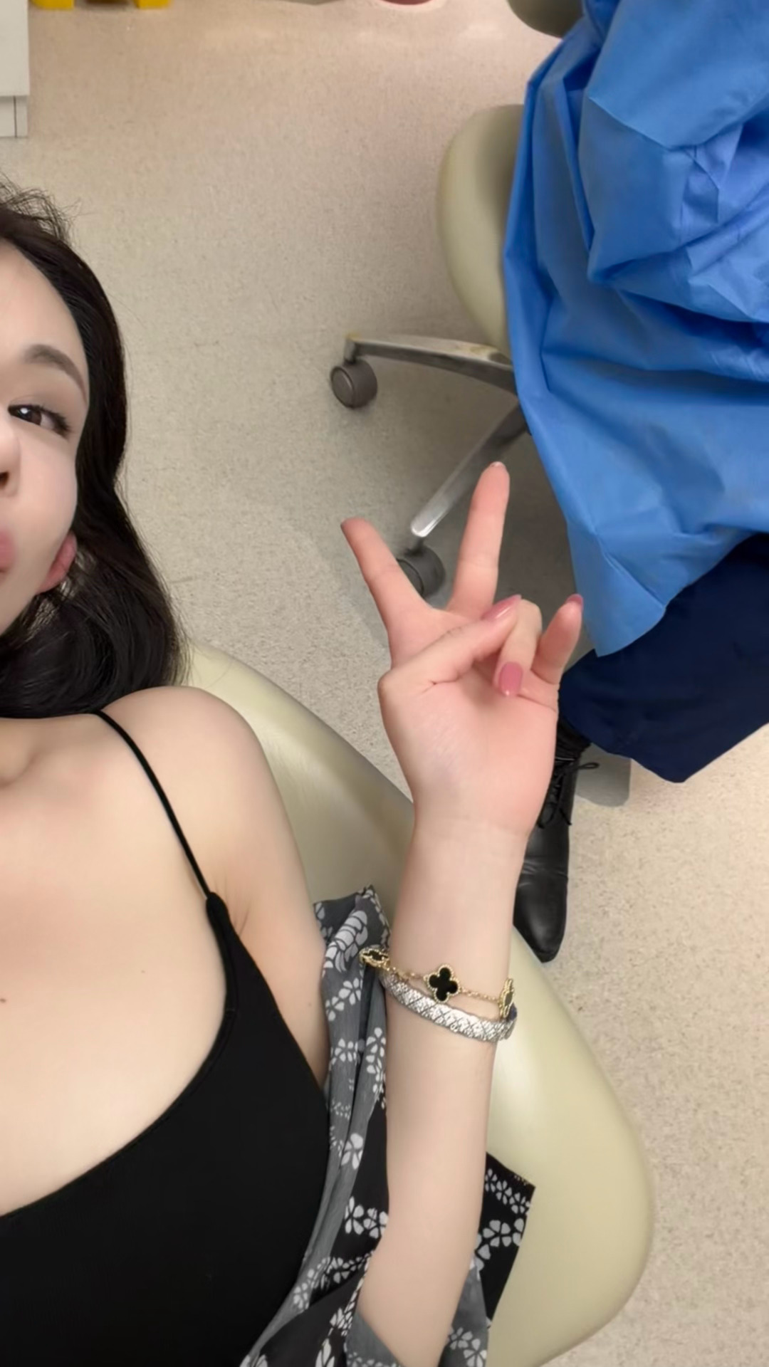 终于对我的🦷下手了✌🏻现在笑起来都很值钱了找我的bb有活动价哦 