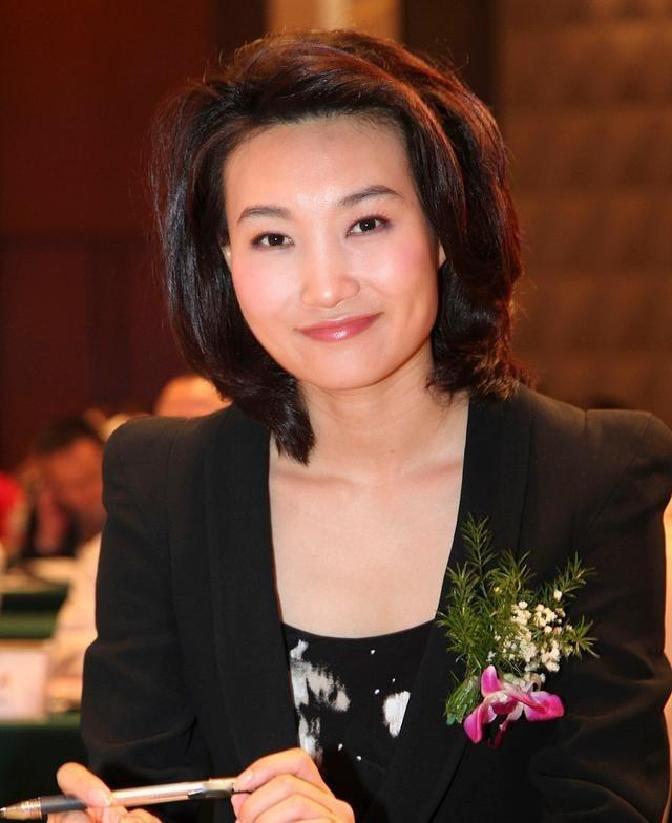 说真的，现在这个AI合成技术越来越厉害，厉害到什么程度？连央视主持人李梓萌的脸都