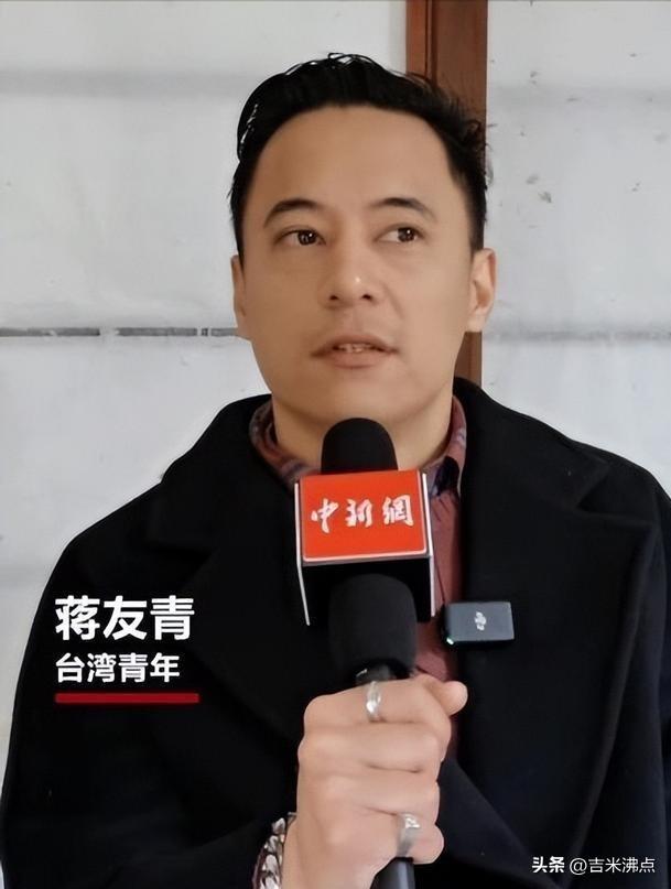 毛坯房里贴瓷砖，丰镐房中挂族谱，他身份证上写的是杭州。
那天我在杭州西溪湿地边上