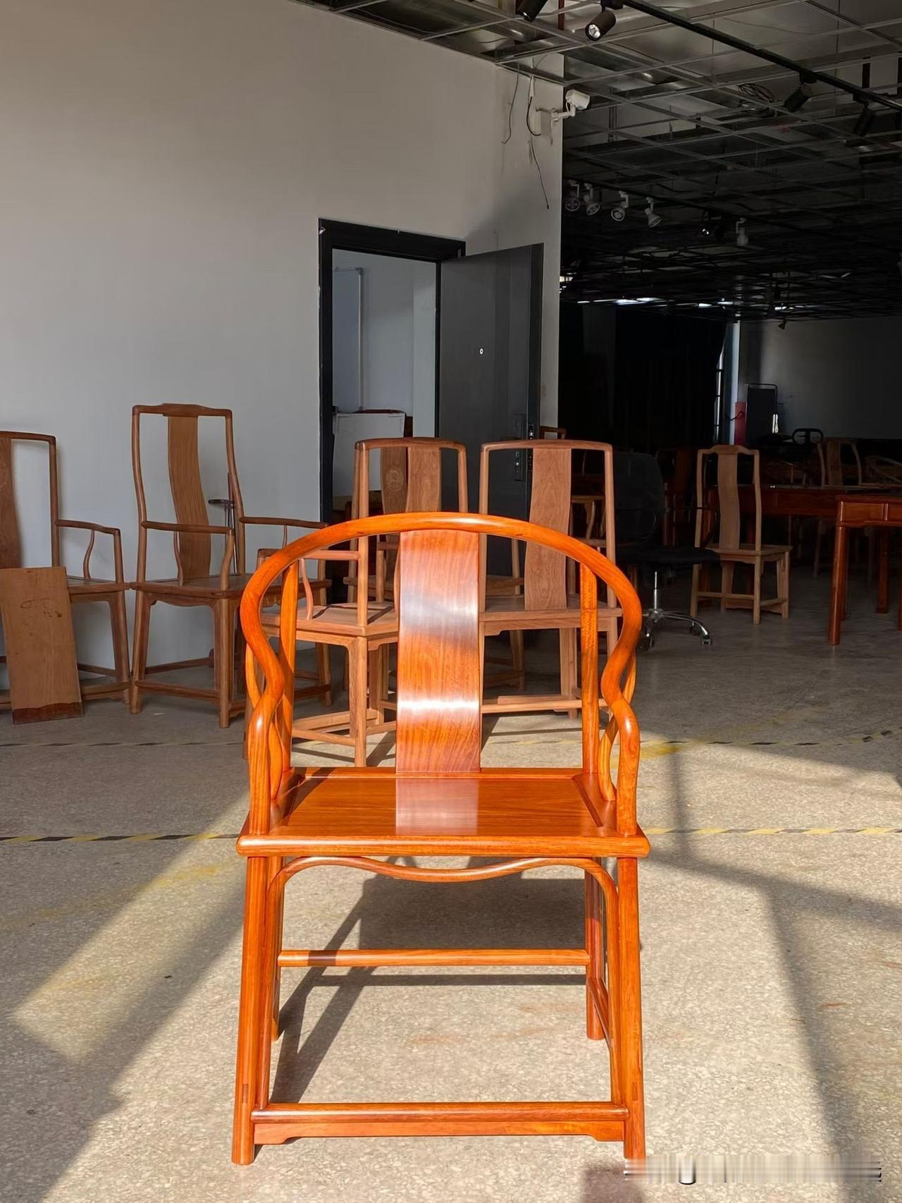 垂手椅50把组装中，

纯缅甸老料制作，加量不加价[玫瑰]为什么选择缅甸花梨的家