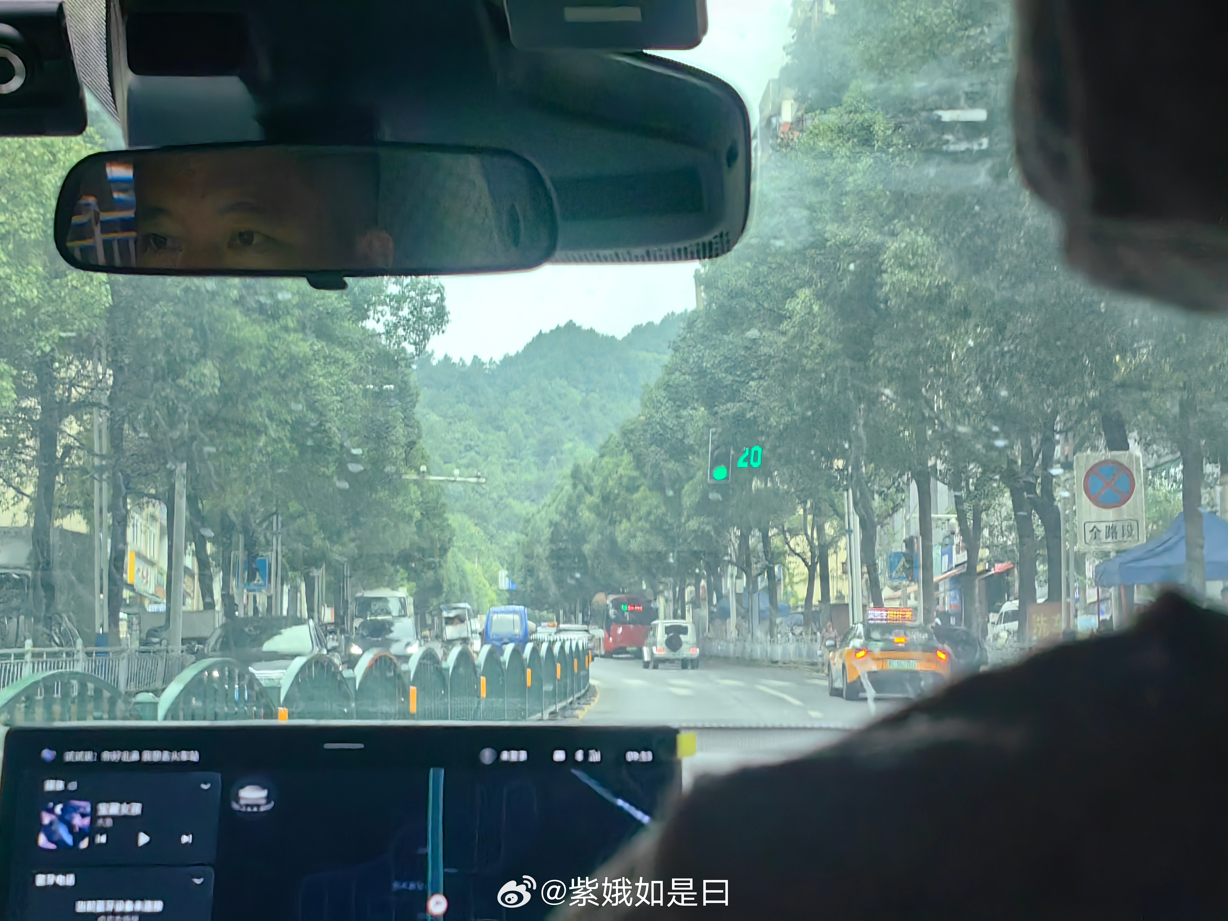 向娄山关方向运动，这是今日行程的第一站。130，司机接送来回。 然后加100，就