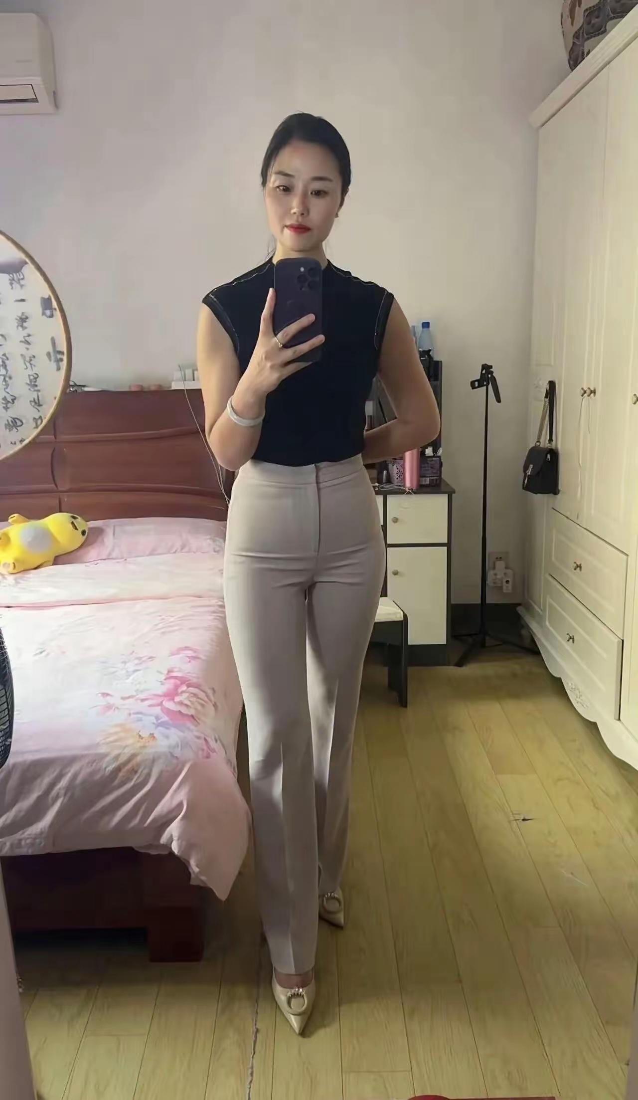 十年前，我牵着年幼的儿子南下广东，租房立足，一边打工谋生，一边拉扯他长大。那些奔