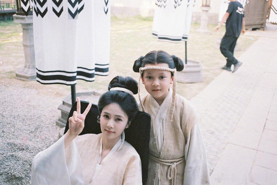 莫离之所以让人反复回味，离不开白鹿和丞磊的精彩演绎。两人塑造的双强恋人，在权谋漩