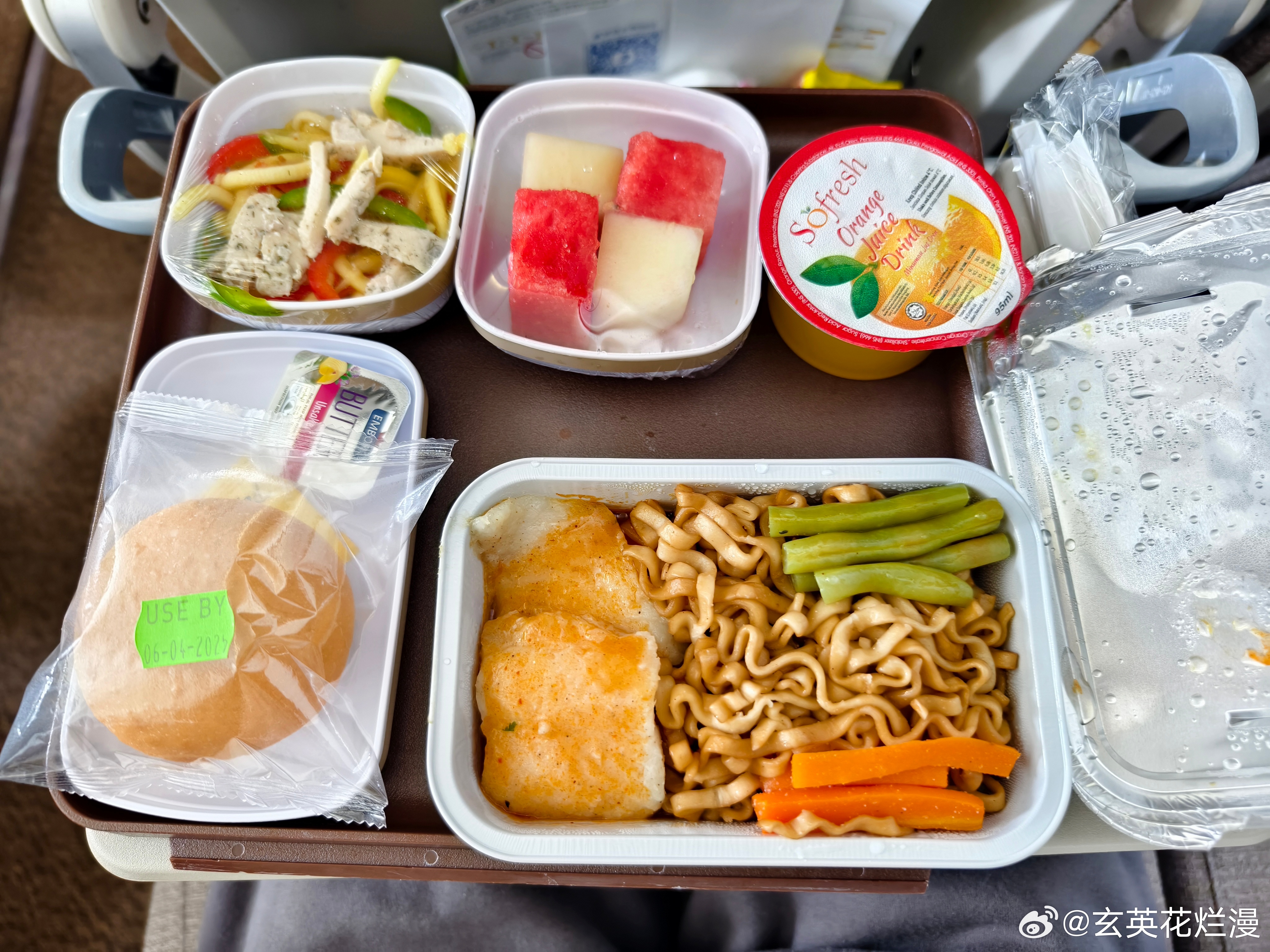 厦航飞机餐没有东航好吃。。1是厦航。23是东航。东航这个鱼肉面的鱼肉巨好吃。。 