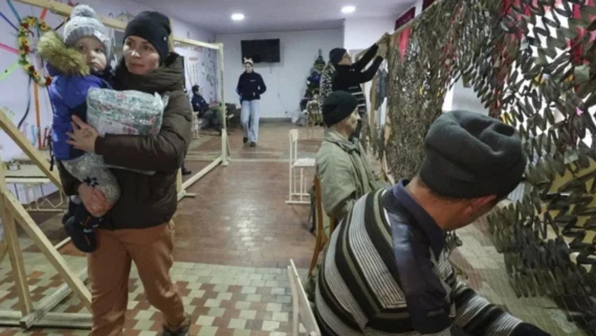 【乌克兰男性不愿上战场，数万人冒险偷渡出境】

根据有线电视新闻网的报道称，乌克