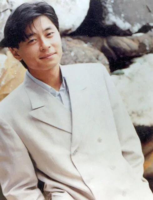 1981年，19岁的王杰去服兵役，让母亲照顾怀孕妻子，谁知王杰刚走，母亲便让怀孕