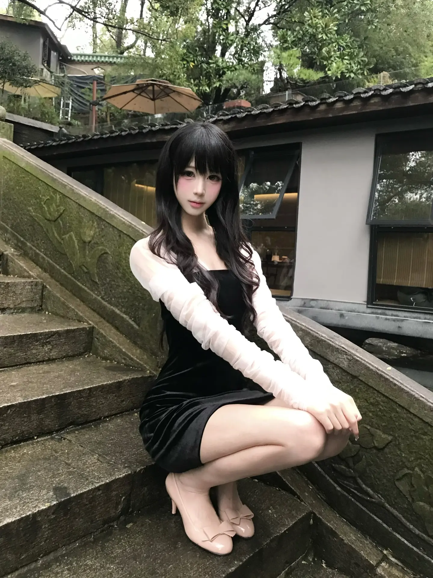 盈而未滿的雨季 像我還是像妳。