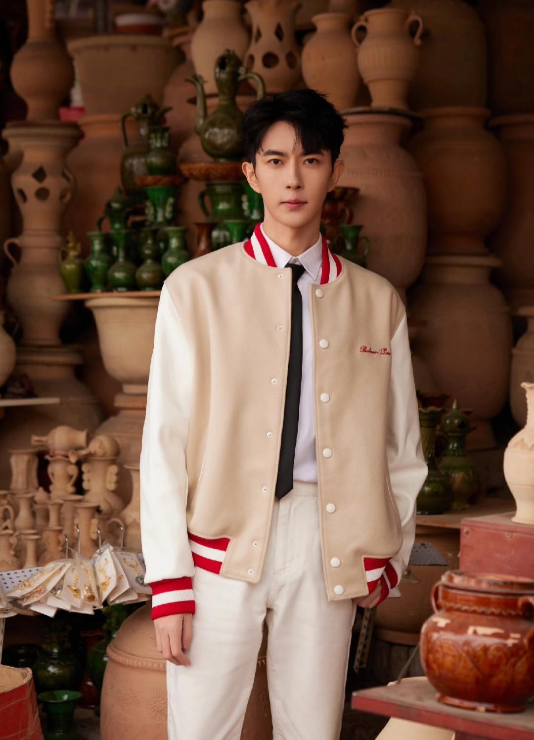 人怎么可以年少成这样，
明明奔四的年纪，
能让我想到的词汇竟都是跟你年龄毫无关联