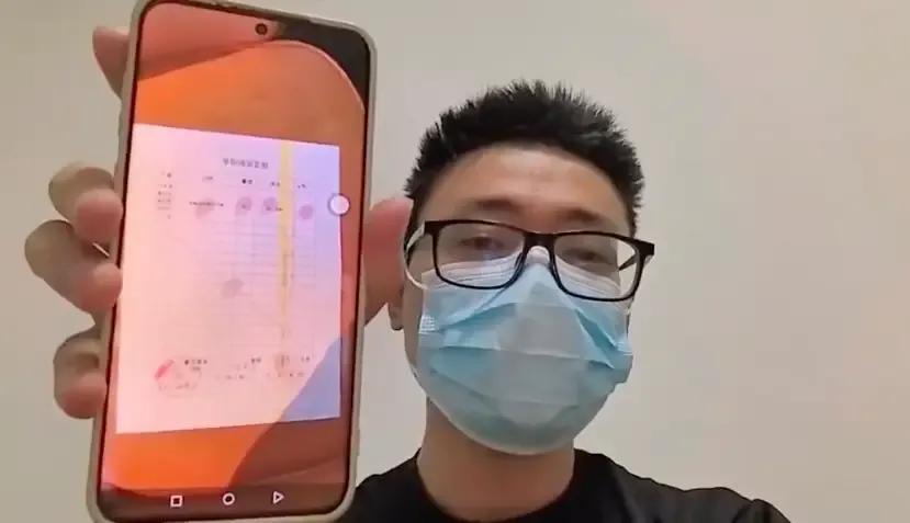 有博主曝光成都部分酒店及景区公厕存在针孔摄像头偷拍，称被多家酒店拒住。“偷拍事件