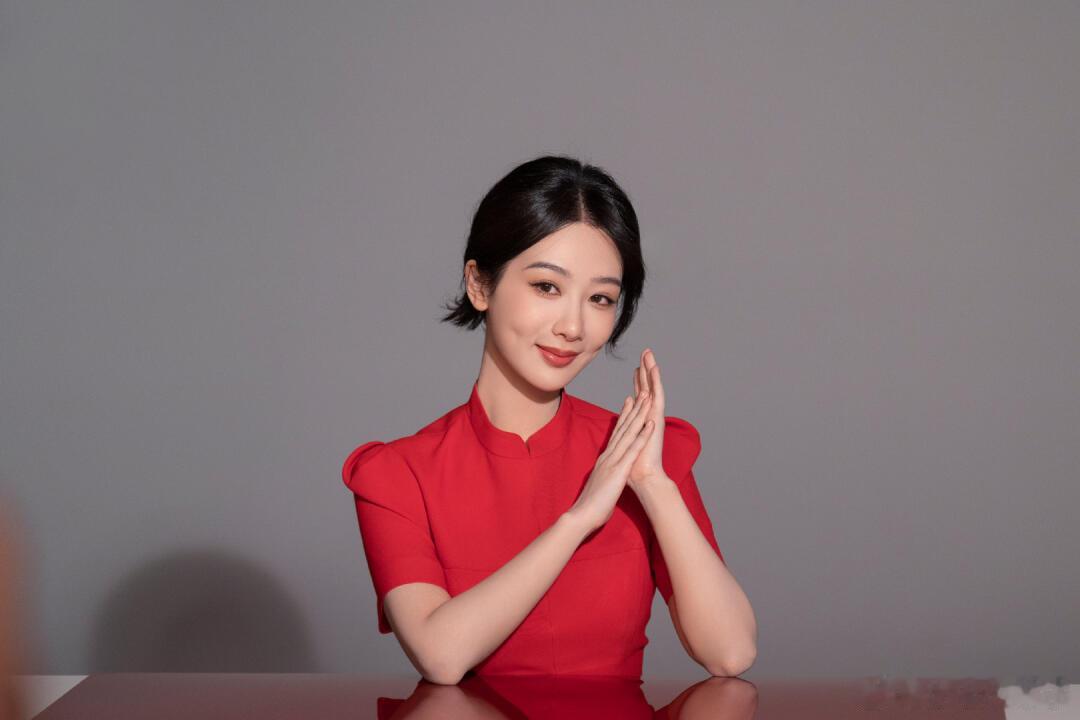 杨紫 杨紫的美貌开启新年，共赴芳华～ 