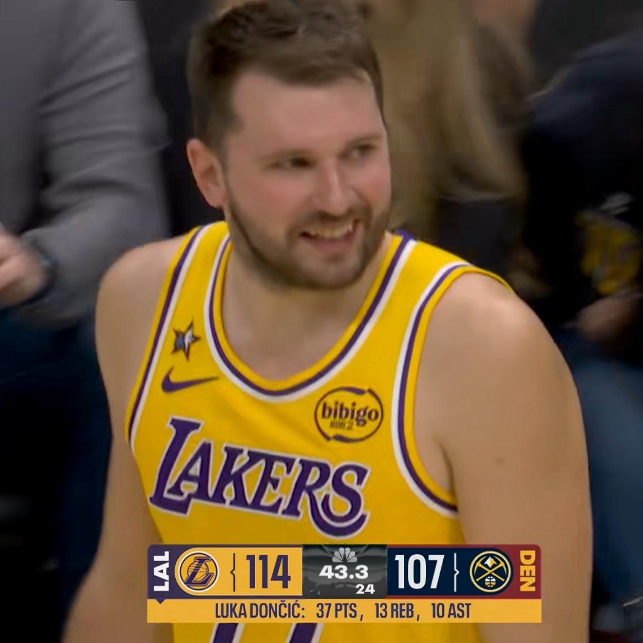 今天休息，完成了减肥前最重要的一个准备工作，把家里的零食都吃完了！ 