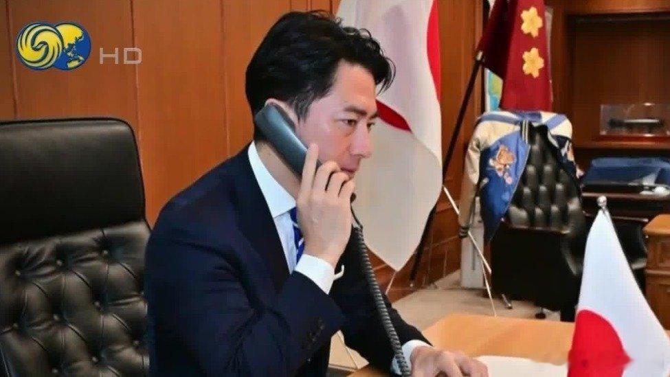 凤凰新闻【日美防长通话，谈中日军机事件】据凤凰卫视报道，日本防卫大臣小泉进次郎1