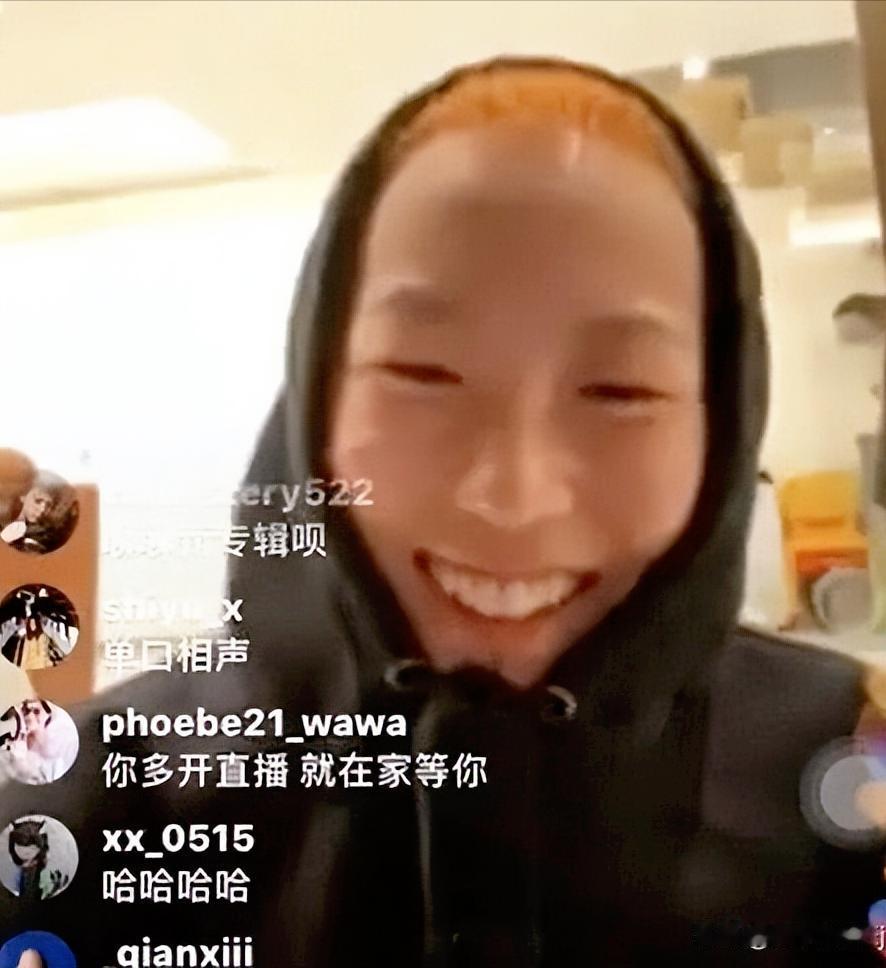 近日，窦靖童的一场直播着实令人眼前一亮，展现出别样魅力。她在直播中的表现可圈可点