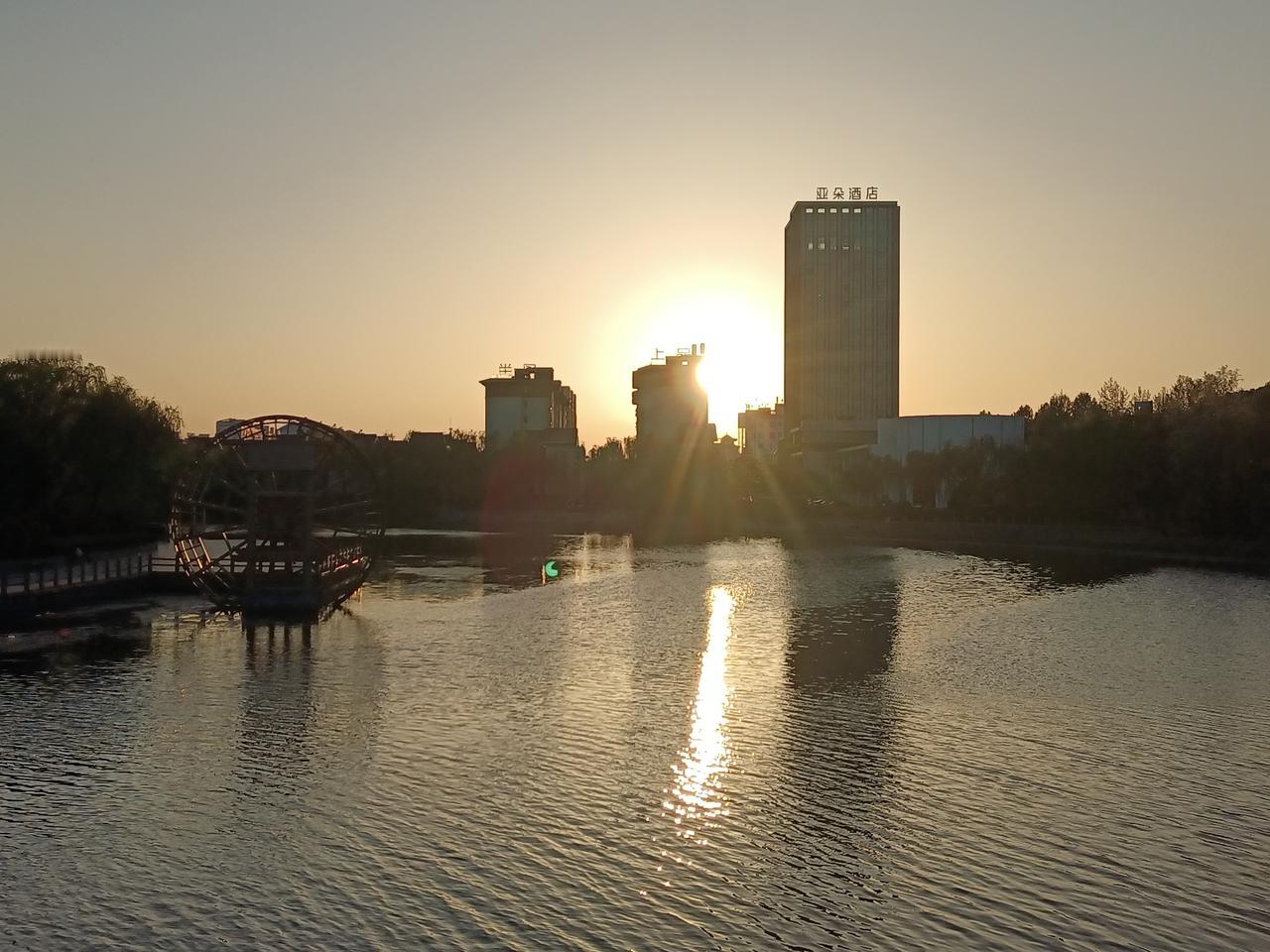 天色已晚，晚霞也美好！（图片来源：老山兰12日大运河畔随手拍）