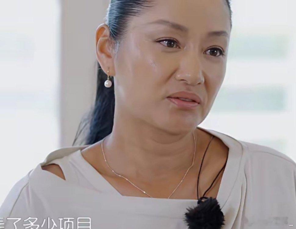 瞿颖问黄晓明弄了多少项目老辈子发言真挺大胆的，好好笑