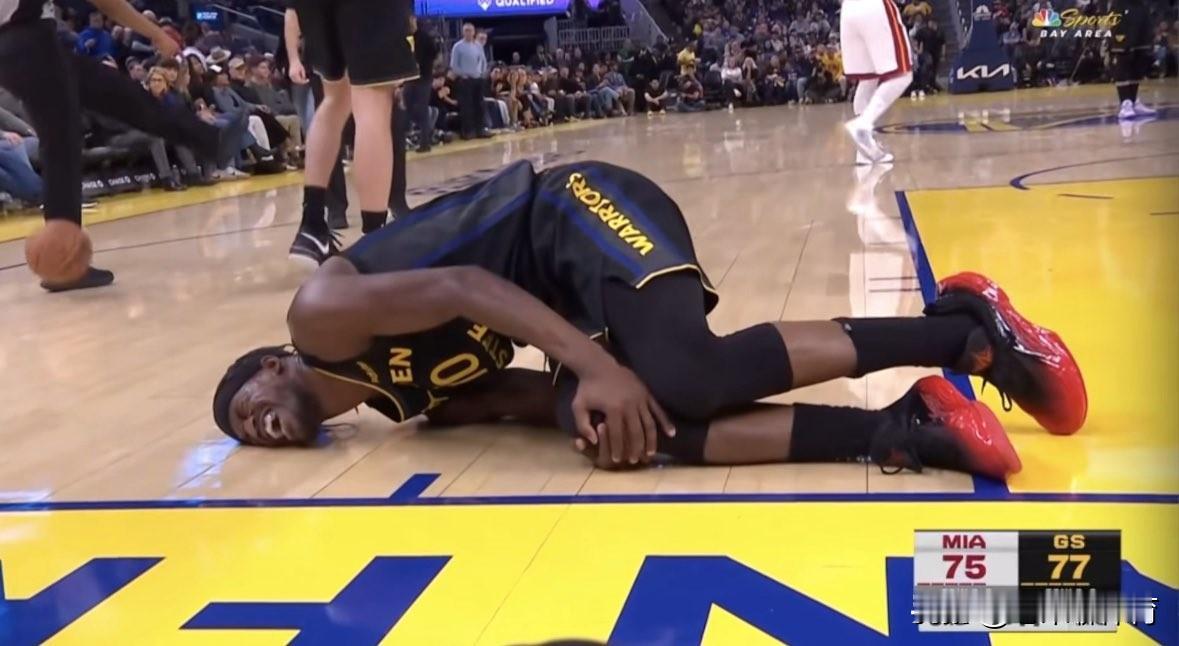 上场是家里有事，这场是真的伤了！
上场勇士对阵黄蜂的比赛前，巴特勒突然因为家中有