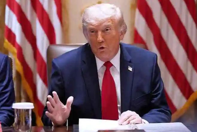 终于接受现实了？特朗普表态，希望会见小哈梅内伊，可也有一个最大的问题。
 
那就