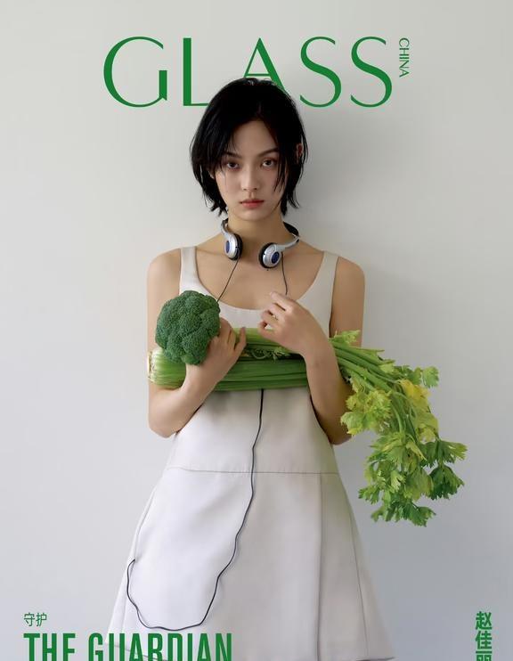 GLASS 赵佳丽
GLASS 赵佳丽