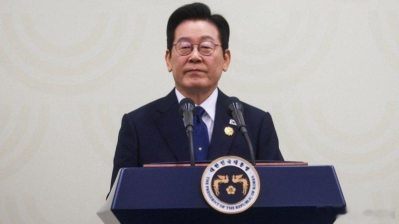 【李在明政府改回“韩中日”表述，“间接对华示好”】【文/观察者网熊超然】11月1