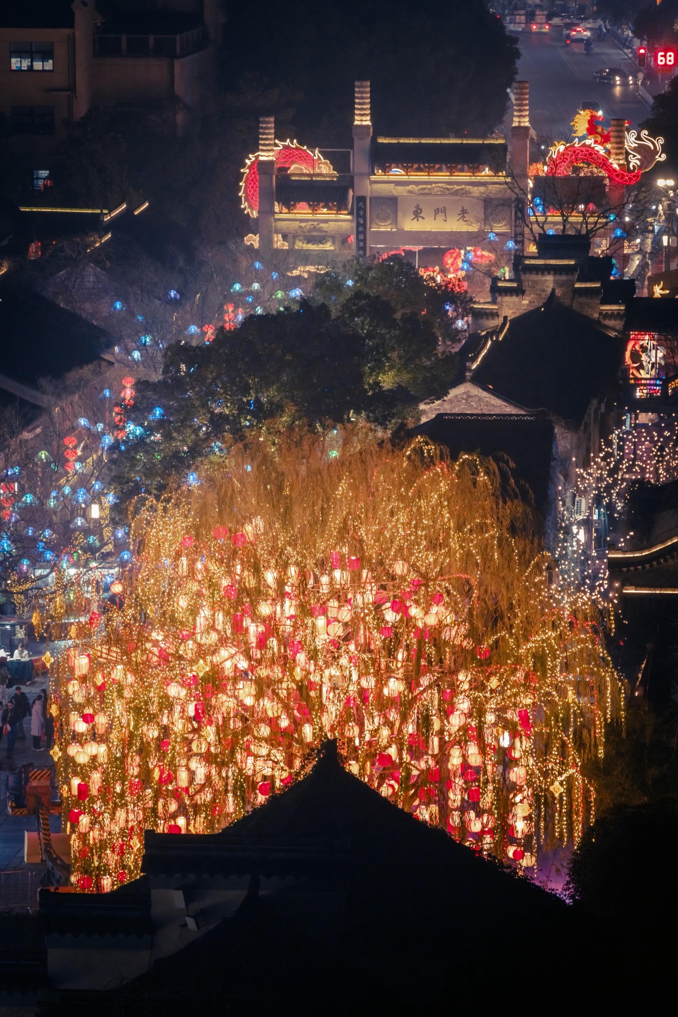 在南京拍到了“东风夜放花千树”“东风夜放花千树，更吹落，星如雨” 从前...