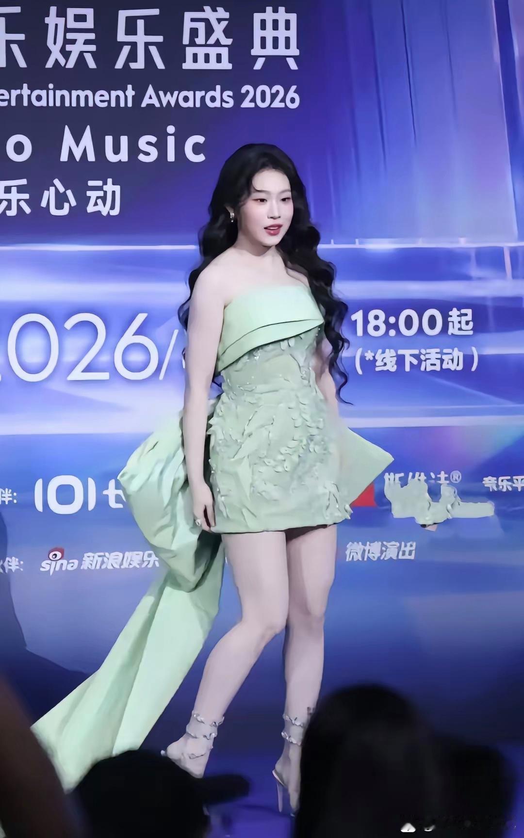 小沈阳的女儿沈佳润现身澳门，参加腾讯音乐娱乐盛典这姑娘被娱乐圈“改造”得越来越漂