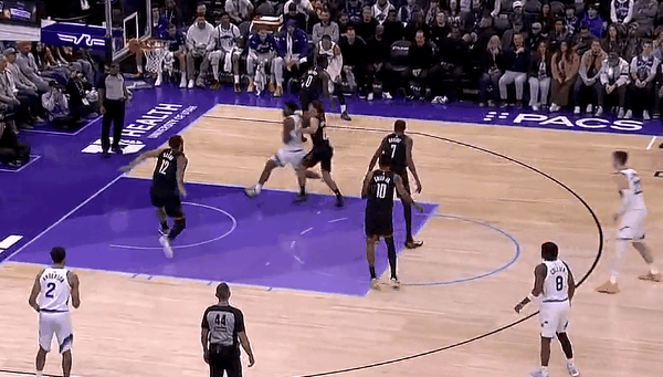 谢泼德被过掉没事！亚当斯这盖帽什么水平，顶板很漂亮



这一球谢泼德防守森萨博