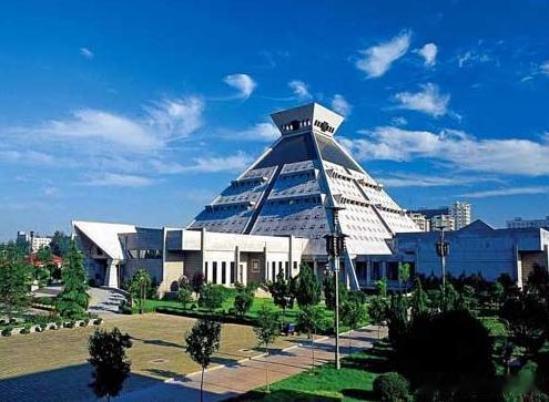 【河南博物院】河南博物院创建于1927年，是中国建立较早的国家级现代化博物馆，成