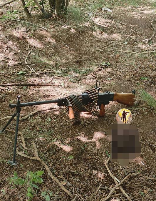 7月21日，俄军士兵拍摄的，乌克兰武装部队遗留下的一些战力哦，包括一挺疑似中国制