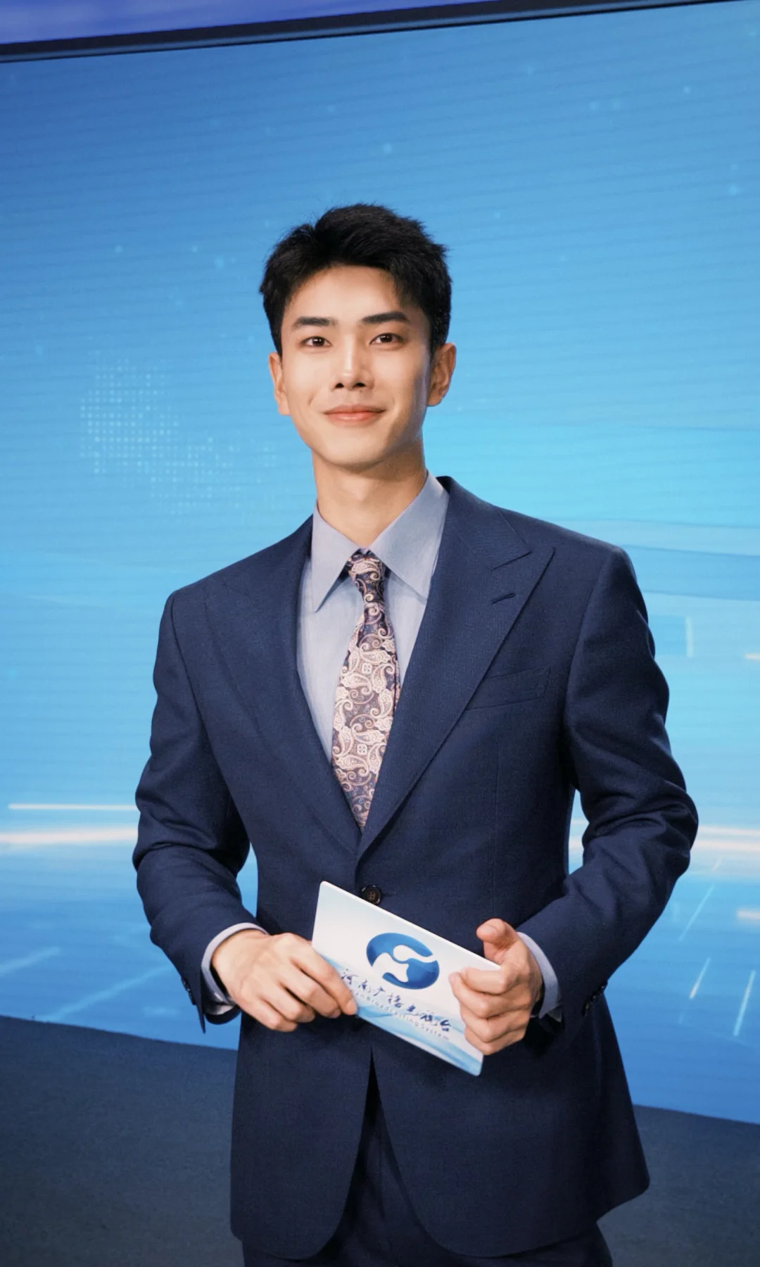 感谢您收看今天的新闻！谁来接我下班