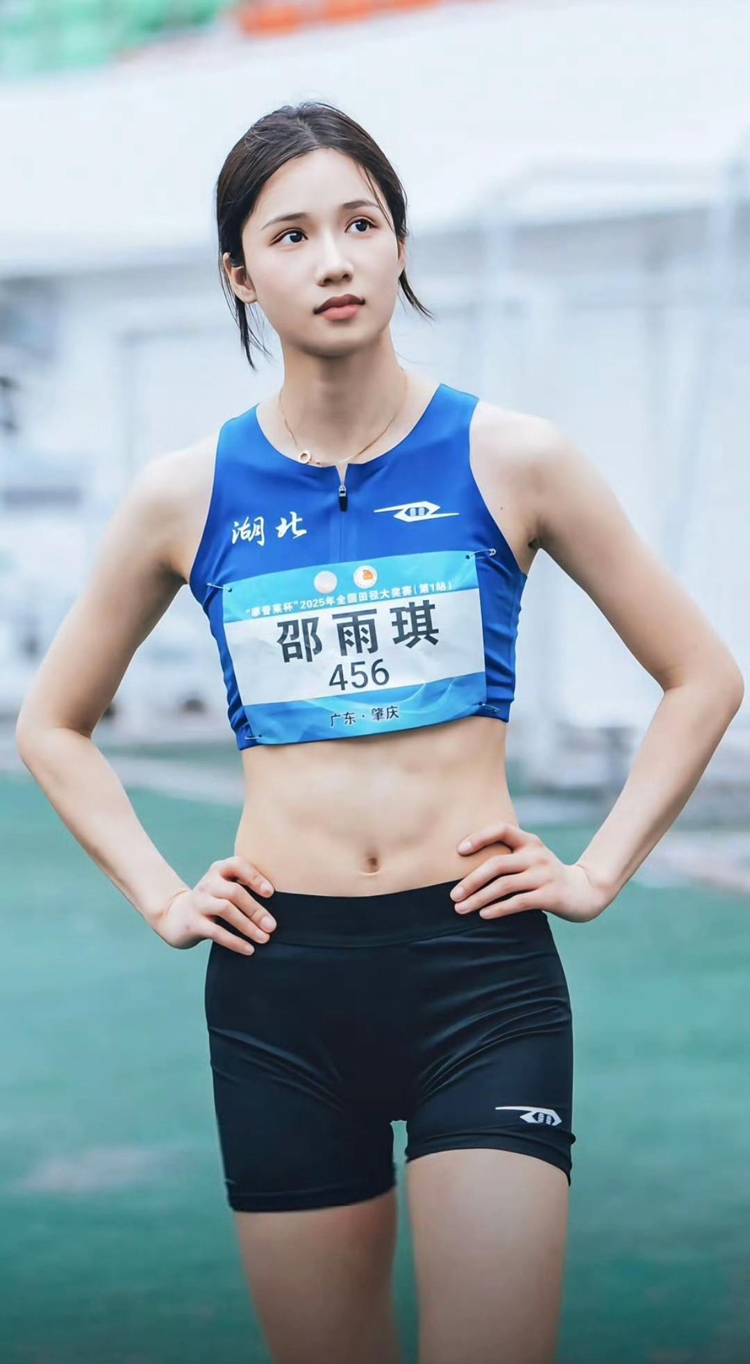 全运会女子跳高，邵雨琪，陆佳雯，胡麟鹏分获前三名，恭喜甜妹邵雨琪！[奋斗][奋斗