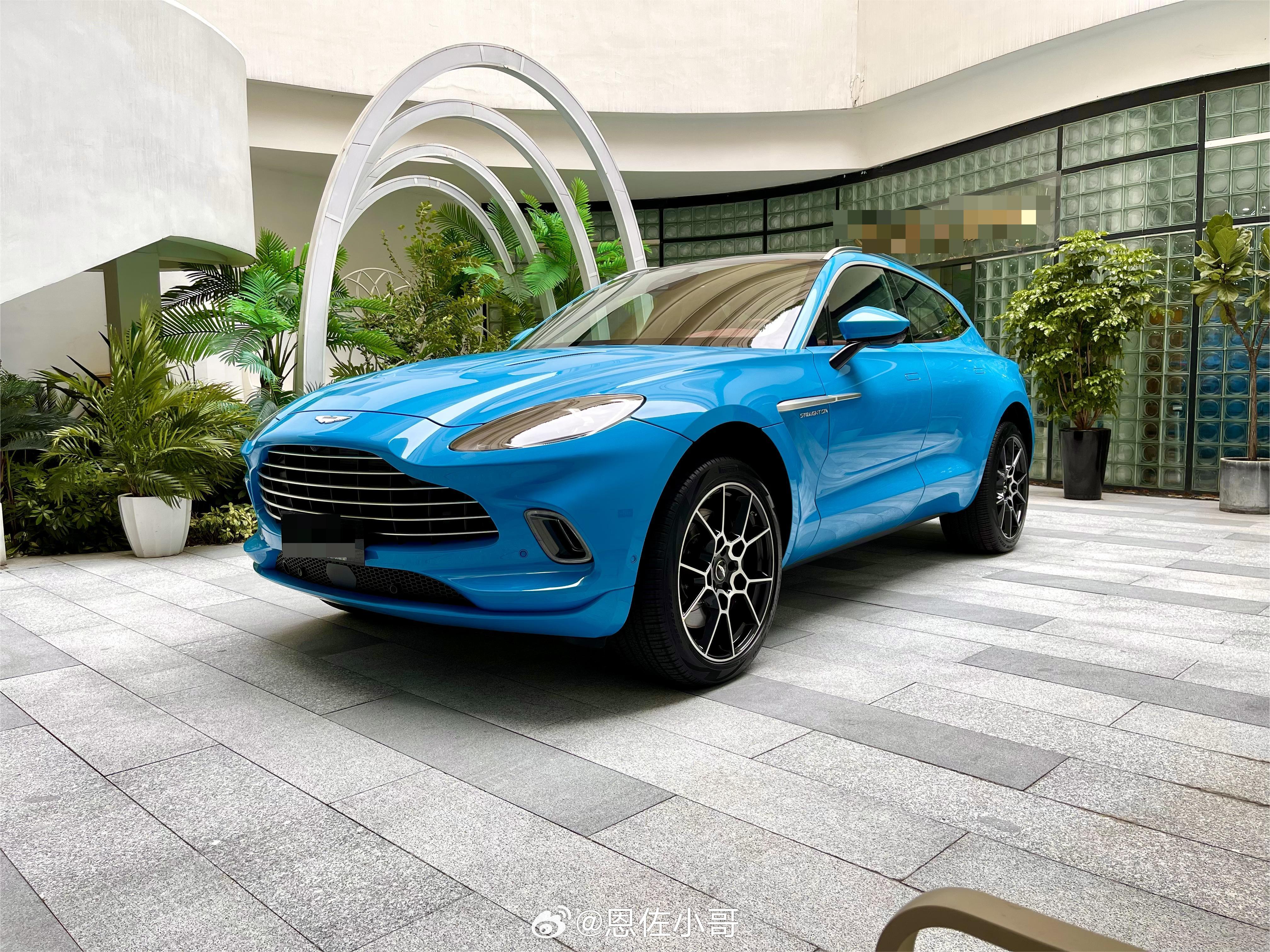 阿斯顿马丁 DBX S6海滨蓝/高贵红直接优惠25个点180多万开走[毛球]#阿