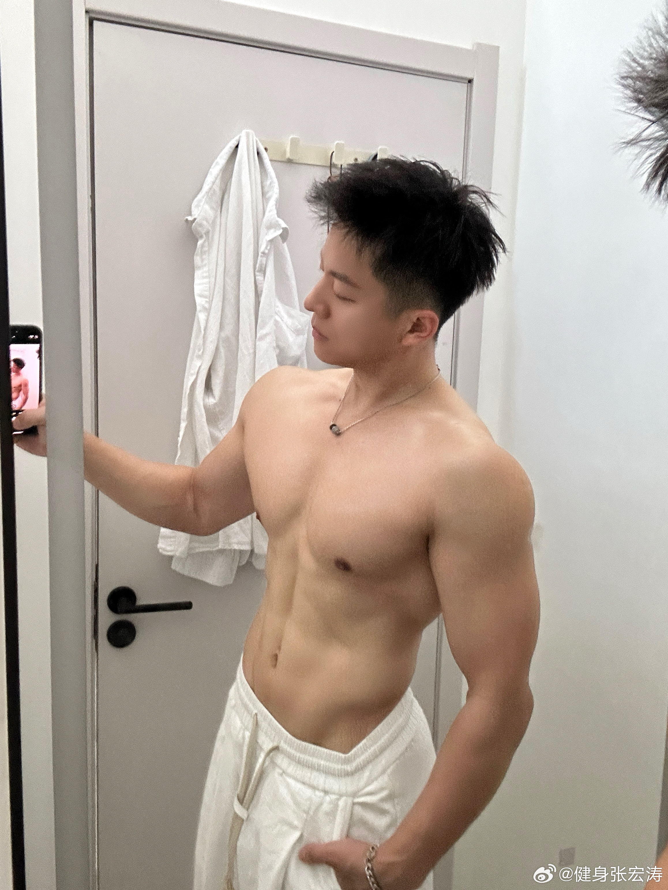 看清自己的人都走在自我成长的路上没功夫去对别人指指点点挑毛病 今天你们练哪？健身