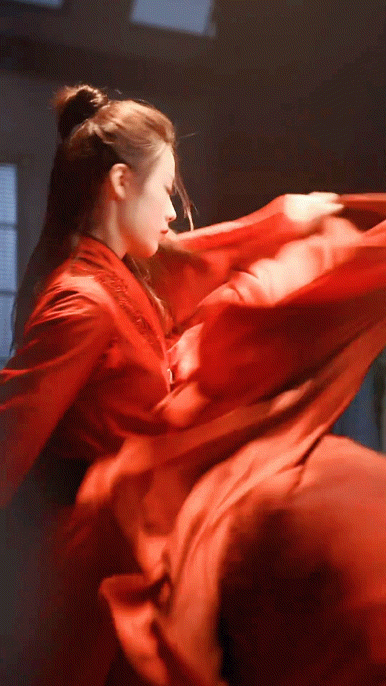 #陈丽君断层第一# 这风格浪姐里独一份！破圈而来，乘风破浪。陈丽君真的好🐮！实