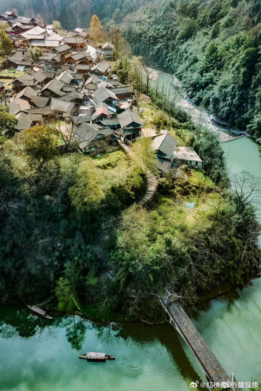 东山口龟岗的东园，一顿散伙饭，本来叫谢师宴的，我还是出了钱！他们再也没有以前毕业