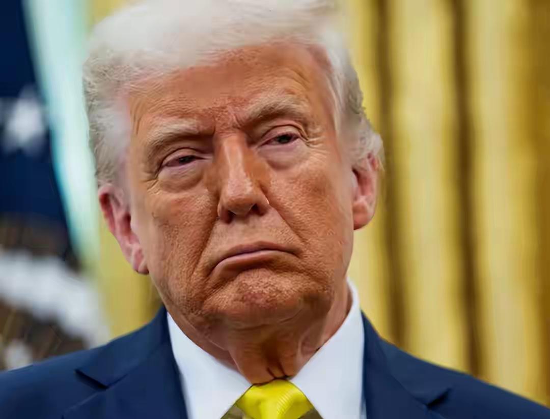 这张苦大仇深的脸，能睡着觉吗？晚上也得被梦惊醒！伊朗那么多年幼的孩子躺在血泊中，