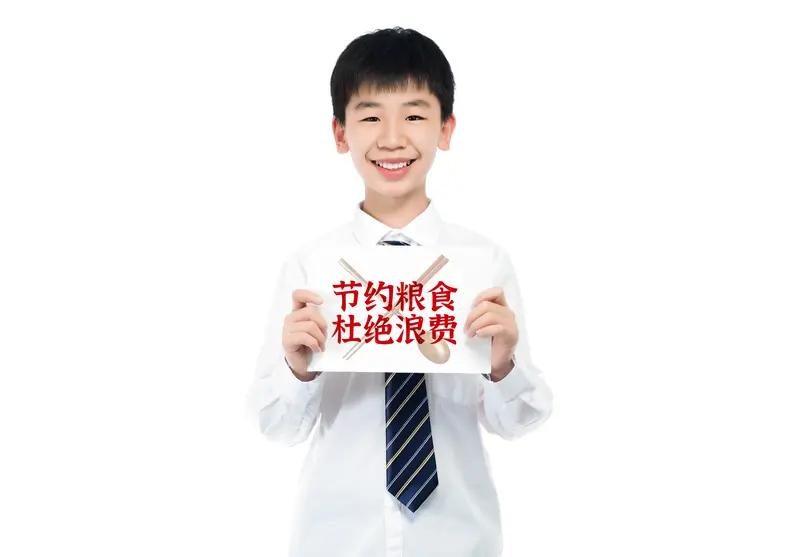 面对父母过分节俭，很多子女都感到既心疼又无奈。这种代际观念冲突的背后，其实是父母