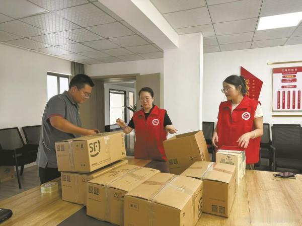 宁波跨越77年的山海寻亲太好哭了近日，宁波北仑大榭开展跨越77年、绵延2000公