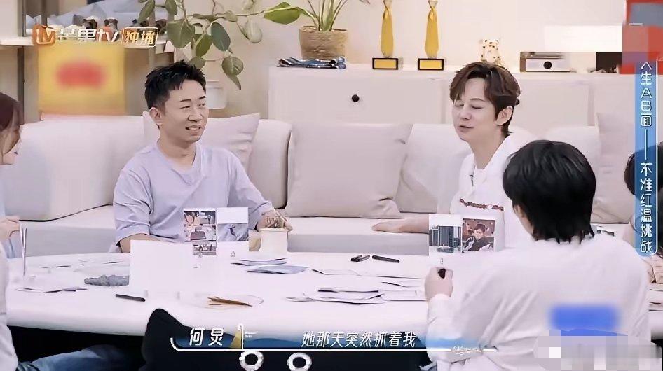 沈梦辰被说每天都在微调何炅很惊讶，沈梦辰大咧咧的就把这个事情直接说了出来，也不管