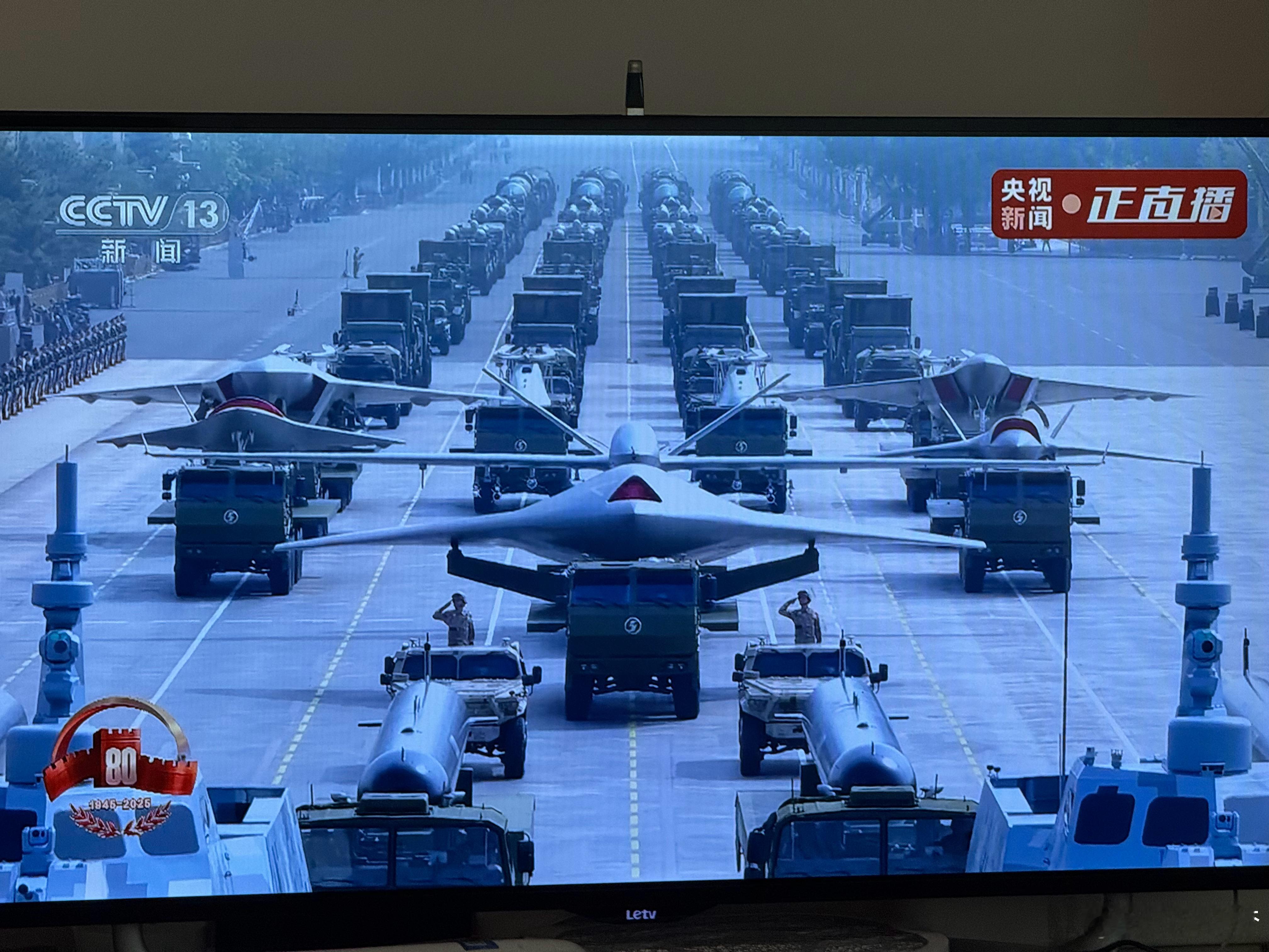 你看看这些是啥……还说没在月背搞到东西！九三盛大阅兵 ​​​