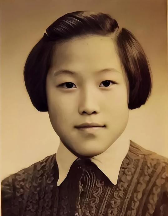 1971年，陕西一个老光棍贪便宜，娶了小自己10岁又坐过牢房的女大学生，不想几年