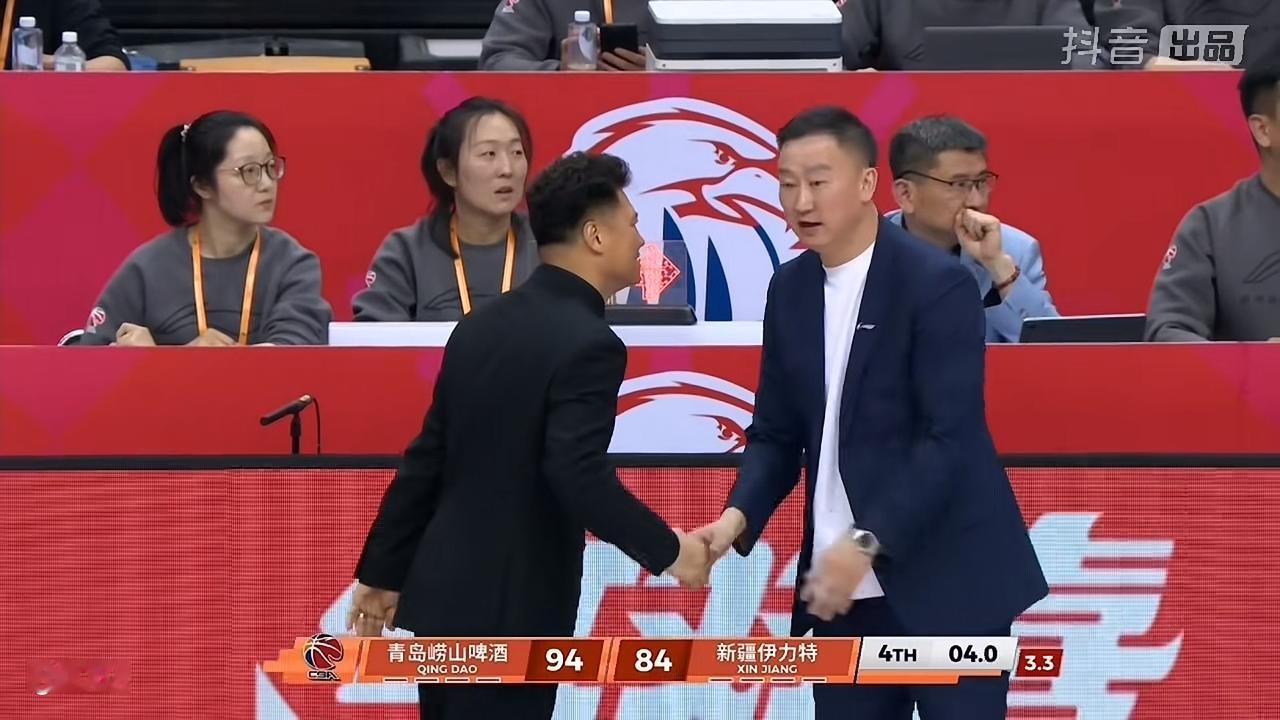 输了！最后一场比赛还是输了！

         在刚刚结束的新疆飞虎男篮客场挑