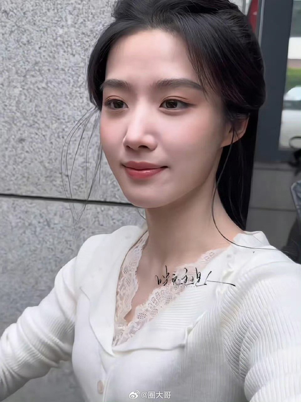 卢昱晓南衣主母大人 卢昱晓在电视剧《何不同舟渡》的新路透来了，南衣主母大人的气场