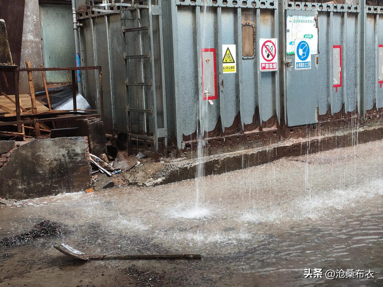 一会儿，风小了雨小了，车间恢复了正常。
一阵雷阵雨而已！