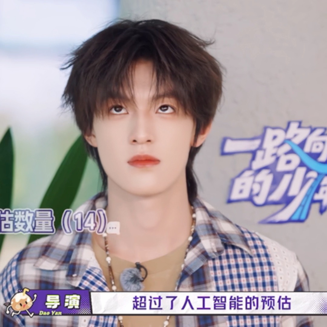 用力想东西想到翻白眼🙄萌晕了 