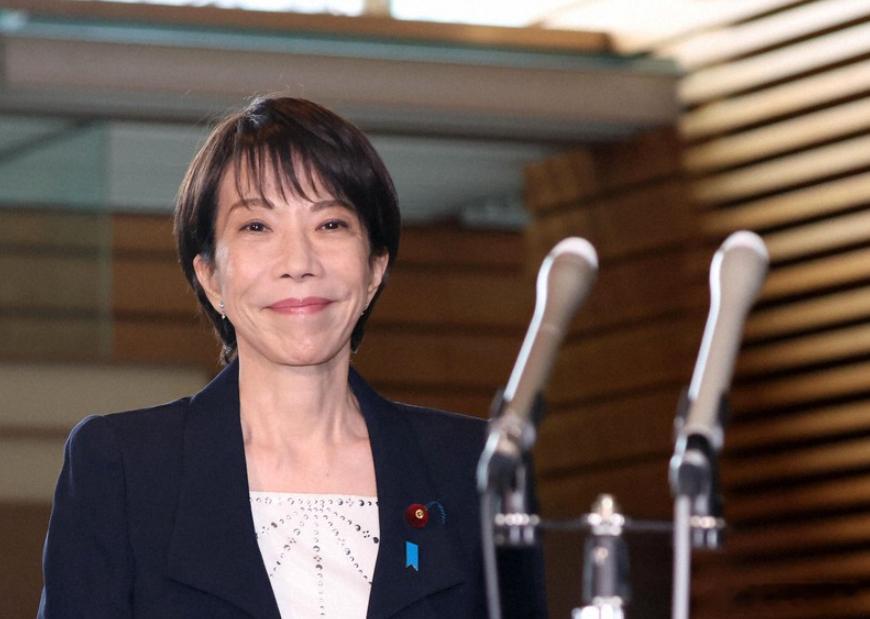 【 高市早苗新官上任三把火！日本的“强硬”，总有一点点外强内干】临时国会的讲台上